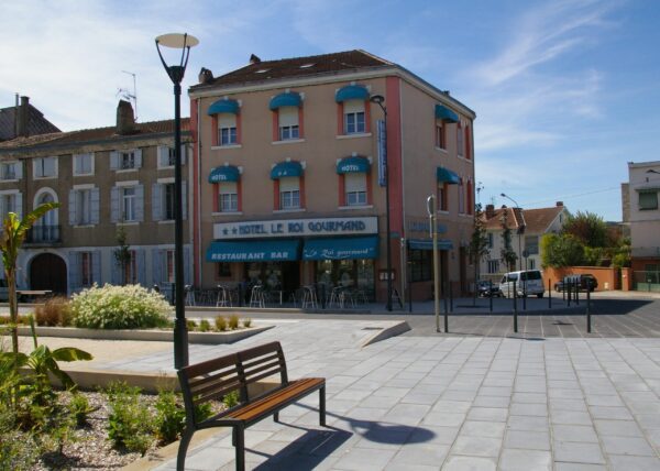 Ariège / Vente Hôtel ** Restaurant avec Bar