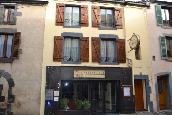 Puy-de-Dôme / Vente Restaurant - Situé en plein centre, avec logement